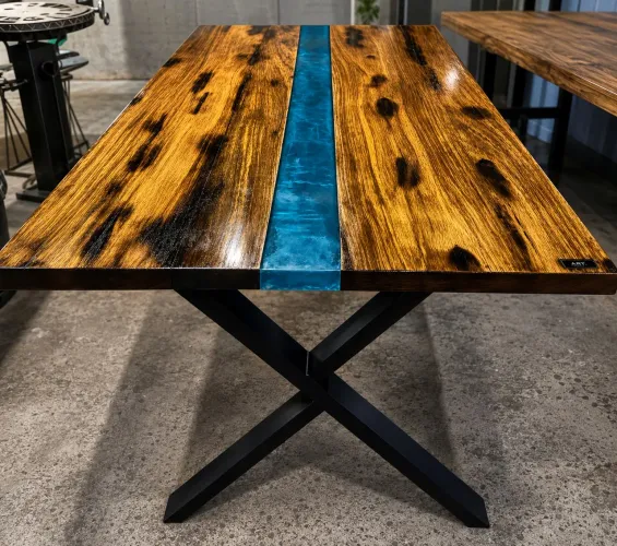 Mesa com resina personalizada ( faça seu orçamento)