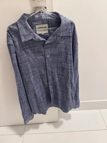 Vendo Camisa manga longa Infantil - marca King e Joe - tamanho 14 - cor azul com cinza.