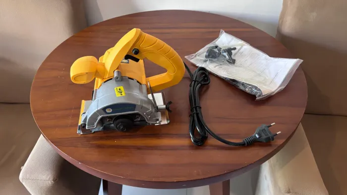 Serra elétrica 1200W 220V