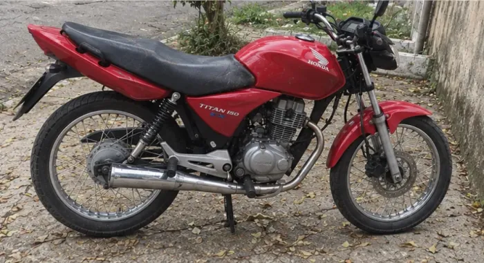 Honda Titan EX 150cc - em bom estado / poucas avarias