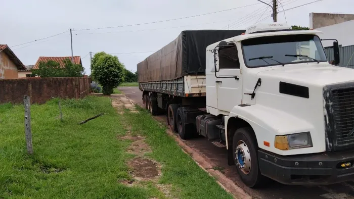 Caminhão e carreta Volvo nl10 340 6x2 1995