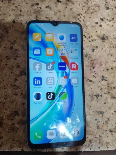 Leia o anúncio vendo celular semi novo repassando comprado no boleto 