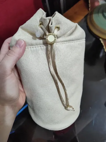 Necessaire Bulgari com brilho no tecido parte superior