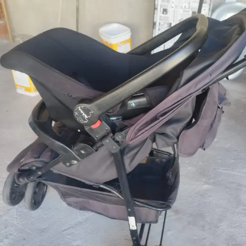 Carrinho de bebê $300