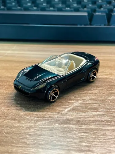 Hotwheels Ferrari California Preta