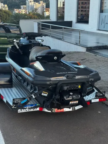 Jet ski com carretinha de barbada 