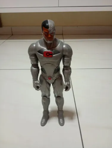 Boneco Cyborg articulado 30cm.