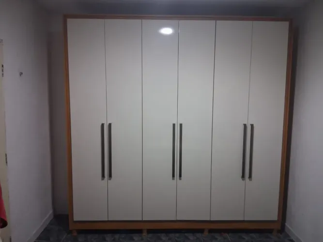 Guarda-roupa casal
