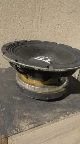 Auto falante de 12 3000 troco em sub