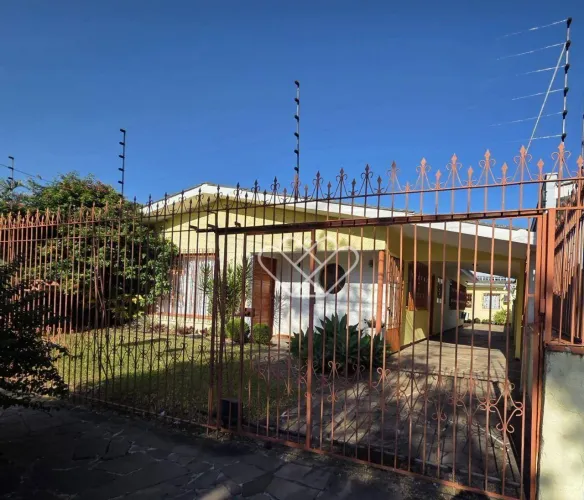 Casa Semi-Mobiliada com 4 Quartos na Vila Eunice Velha em Cachoeirinha