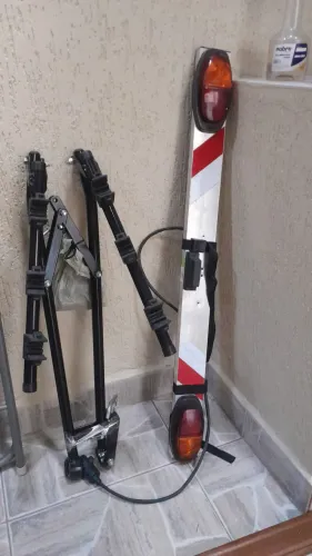 Suporte para 3 bike + suporte para placa com lanternas
