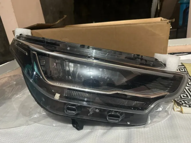 Farol Fiat Strada 2023 a 2026