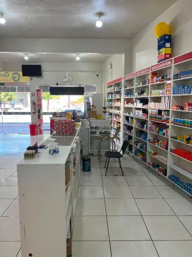 Drogaria a venda.