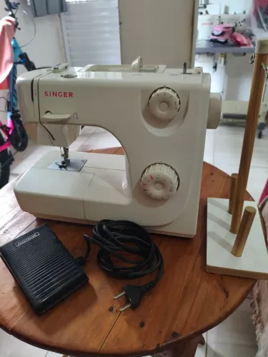 Máquina de costura doméstica singer