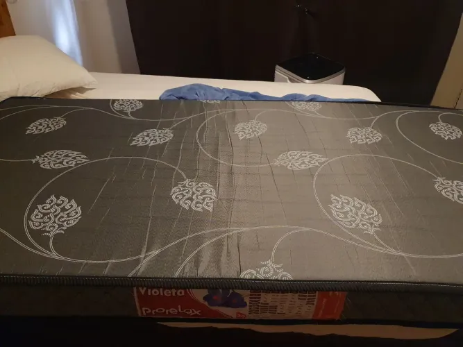 Vendo Colchao Solteiro D20