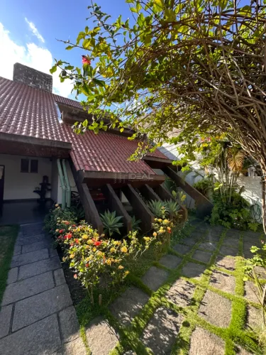 Casa com quintal generoso próximo á 28 de Março para venda