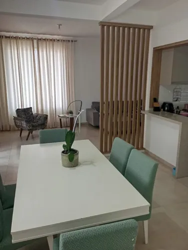 Conjunto mesa com 6 cadeiras 