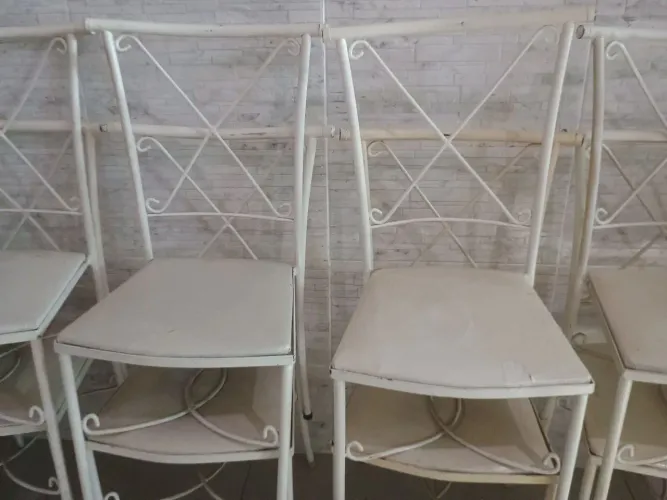 15 Mesas de ferro com vidro blindex + cadeiras estofadas branca - 08 cadeiras por mesa