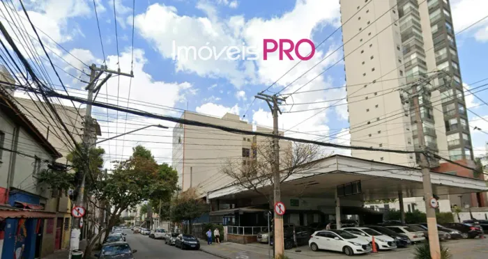 Comercial de esquina, com 28,20 de testada