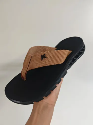 Chinelo Kenner Rakka Lançamento |  Amortecimento Re.Amp, Correia Caramelo e Solado Preto