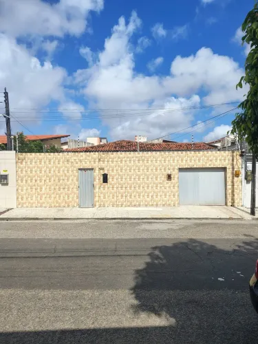 Excelente Casa plana, 396m² de área total, c/ ótima localização próx. á Av. Dos Expedicion