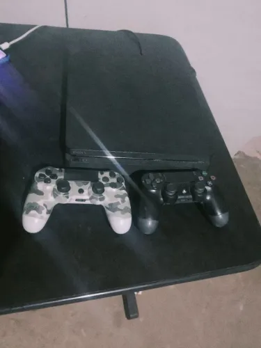 Ps4 slim 1 tera semi novo