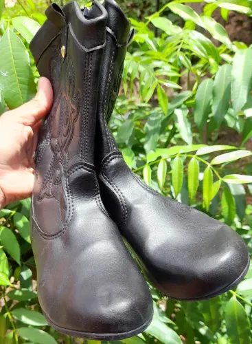 Vendo Bota usada mas em bom estado pontuação: 33