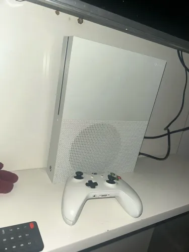 Vendo x box one s 1 terá