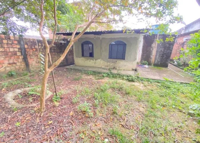 Vendo casa no Tapanã com terreno grande