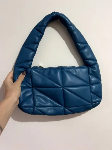 Bolsa Zara estilo puffer