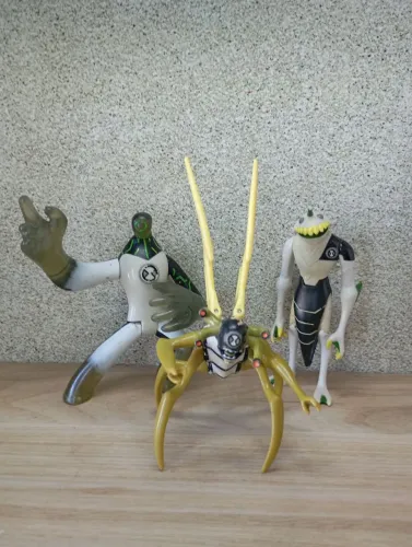 Lote bonecos Ben 10 usados