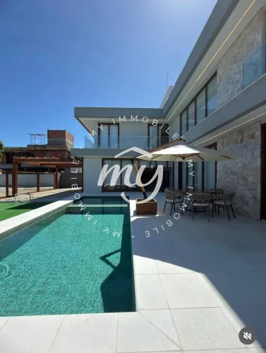 Guarajuba | Casa Duplex 450m² | 5 Suítes | 2 Vagas | Piscina Privativa | Mobiliada