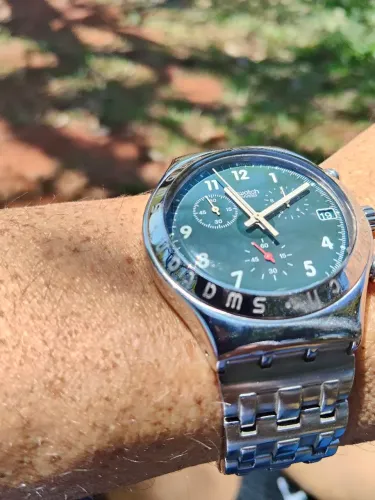 Clássico Swatch Irony Chrono Greenalize (referência YCS402)