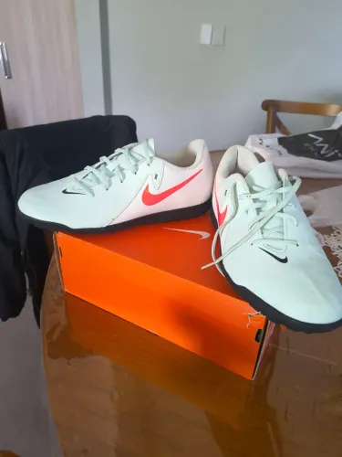 Chuteira Society Nike nova