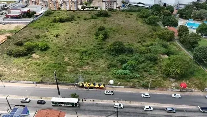 Terreno na Maria Lacerda 20.000 m2