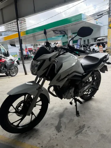 Vendo CG CARGO INTEIRA PASTILHA DE FREIO NOVA PNEUS NOVOS