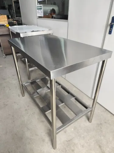Bancada Inox 1,80x0,70x0,90 com Prateleira