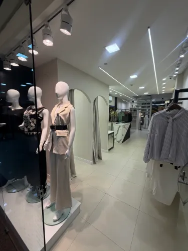 Loja de Roupa Feminina Completa à Venda - Estrutura Pronta + Duas Entradas