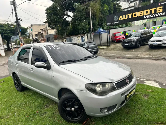 Fiat Siena HLX 1.8 MPI Flex 8V 4P 2005