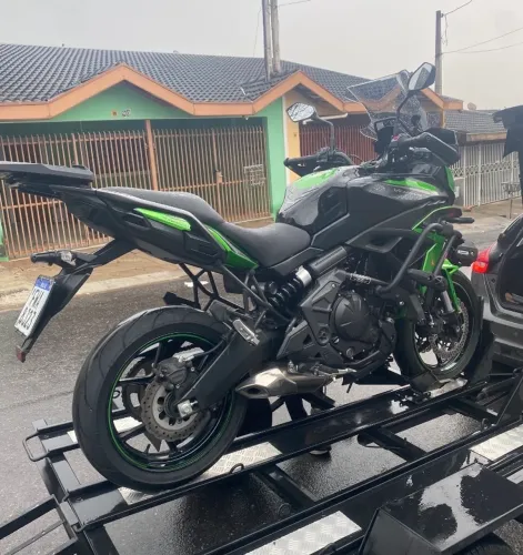 Versys 650 TR com os 3 baús originais