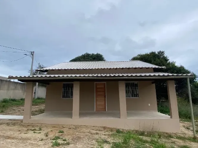 Casa Saquarema - 2 quartos e amplo quintal - 10 min da Praia