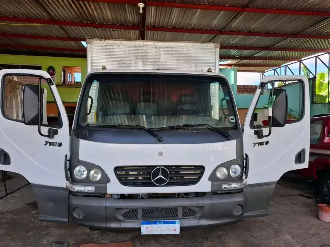 CAMINHÃO BAÚ ACCELO 715C ANO MODELO 2007