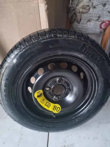 Pneu novo com roda de ferro - 175/65/14. Aro 14.