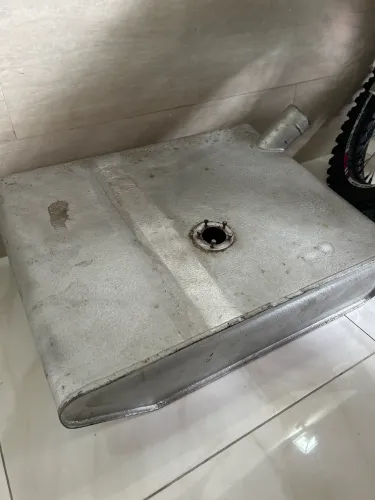 Tanque de combustível original do Jeep willys