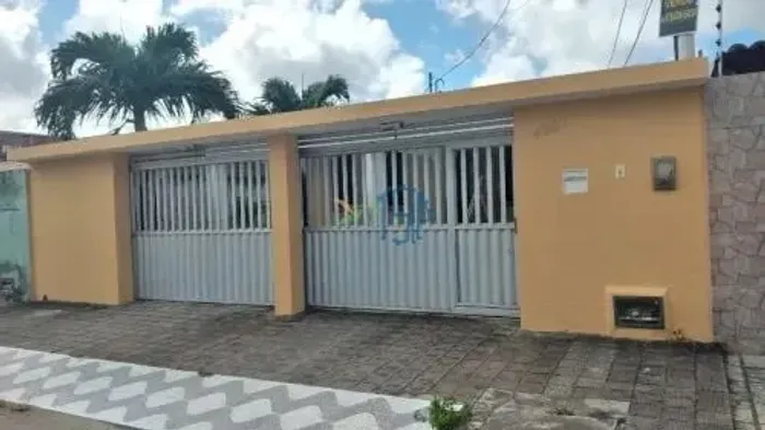 CASA COM 4 QUARTOS, 2 SUÍTES E 3 VAGAS DE GARAGEM NEÓPOLIS NATAL/RN