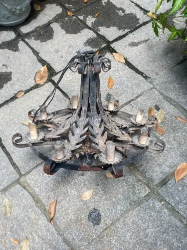 Lustre antigo de ferro rústico colonial - vintage para restauração