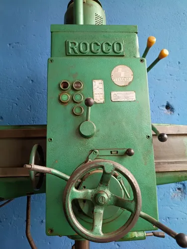 Furadeira radial Rocco