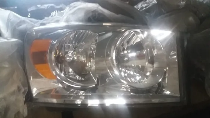 Farol Dodge Ram 2006 2007 2008 2009