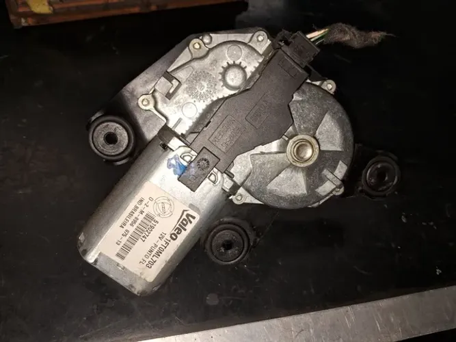 Motor limpador traseiro punto 