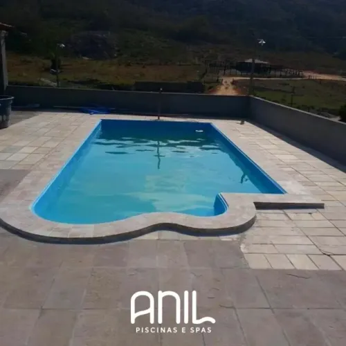 Piscina de fibra média para toda família